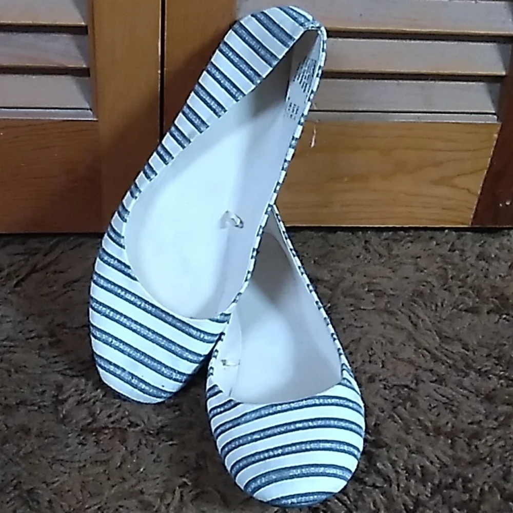 Flats - Picture 2 of 2